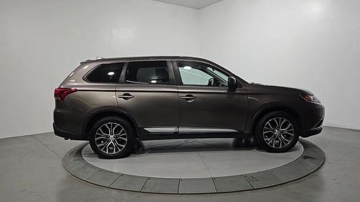 2017 Mitsubishi Outlander ES
