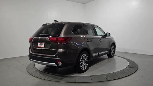 2017 Mitsubishi Outlander ES