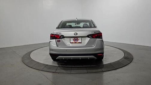 Brilliant Silver Metallic 2020 Nissan Versa 1.6 SV