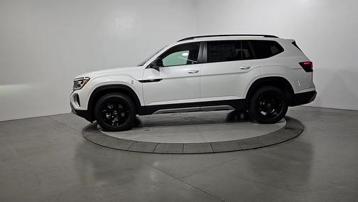Opal White Pearl 2026 Volkswagen Atlas 2.0T Peak Edition