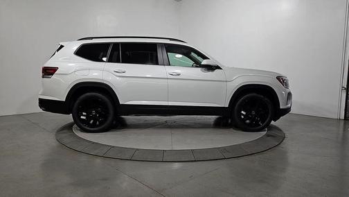Opal White Pearl 2026 Volkswagen Atlas 2.0T SE W/TECHNOLOGY