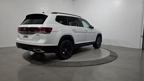 Opal White Pearl 2026 Volkswagen Atlas 2.0T SE W/TECHNOLOGY