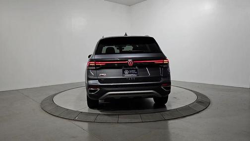 Platinum Gray Metallic 2025 Volkswagen Taos 1.5T SE