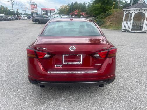 2022 Nissan Altima 2.0 SR
