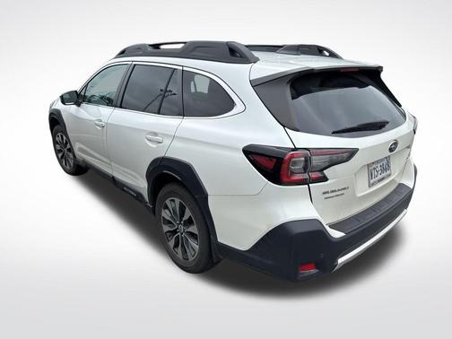Crystal White Pearl 2023 Subaru Outback Limited XT