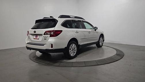 White 2017 Subaru Outback 2.5i Premium