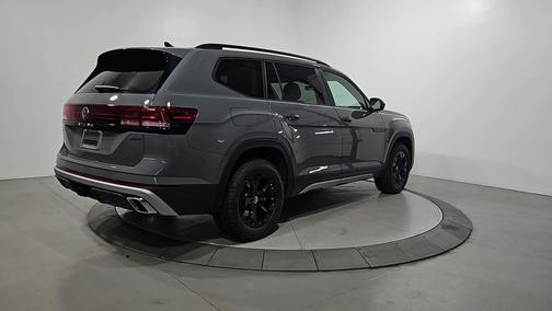 Pure Gray 2026 Volkswagen Atlas 2.0T Peak Edition
