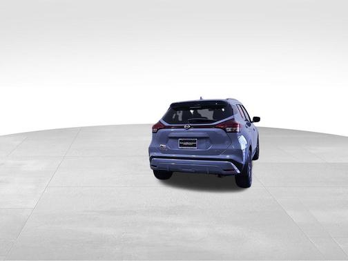 2021 Nissan Kicks SR