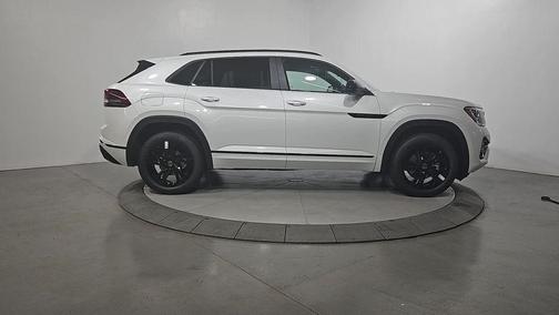 Opal White Pearl 2026 Volkswagen Atlas Cross Sport 2.0T SEL R-Line Black