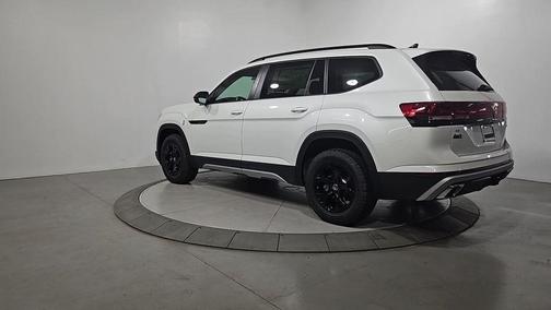 Opal White Pearl 2026 Volkswagen Atlas 2.0T Peak Edition