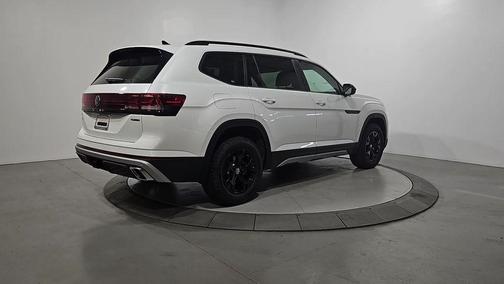 Opal White Pearl 2026 Volkswagen Atlas 2.0T Peak Edition