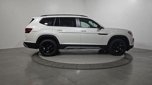 Opal White Pearl 2026 Volkswagen Atlas 2.0T Peak Edition
