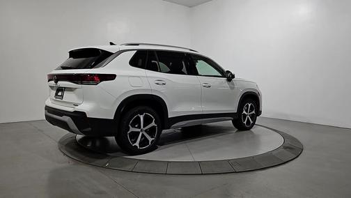 Pure White 2026 Volkswagen Tiguan 2.0T SE