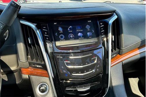 2017 Cadillac Escalade Luxury