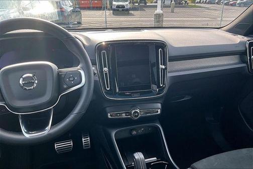 2022 Volvo XC40 Recharge Pure Electric P8 Twin Plus