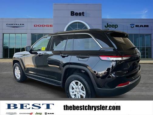 2022 Jeep Grand Cherokee Laredo 4x4