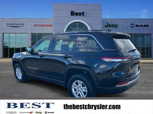2023 Jeep Grand Cherokee Laredo 4x4
