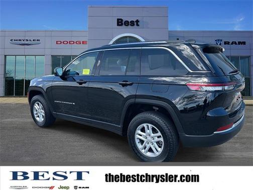 2023 Jeep Grand Cherokee Laredo 4x4