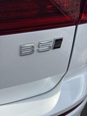 Crystal White 2026 Volvo XC60 B5 Core