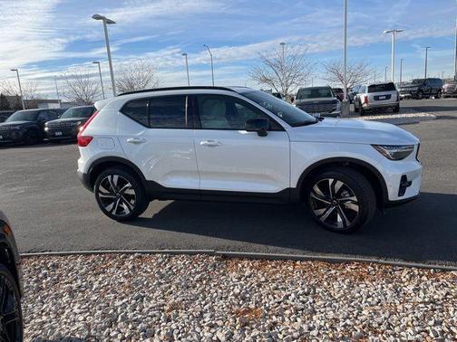 Crystal White 2026 Volvo XC40 B5 Ultra
