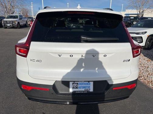 Crystal White 2026 Volvo XC40 B5 Ultra