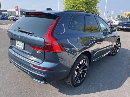 2026 Volvo XC60 B5 Plus