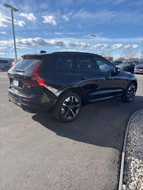 Onyx Black Metallic 2026 Volvo XC60 Plug-In Hybrid T8 Plus