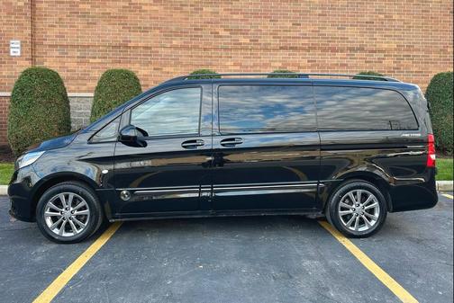 2016 Mercedes-Benz Metris Base