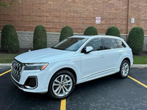 2025 Audi Q7 55 Premium Plus