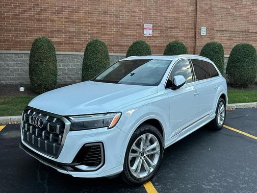 2025 Audi Q7 55 Premium Plus