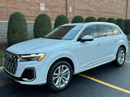 2025 Audi Q7 55 Premium Plus