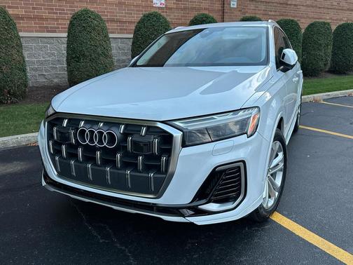 2025 Audi Q7 55 Premium Plus