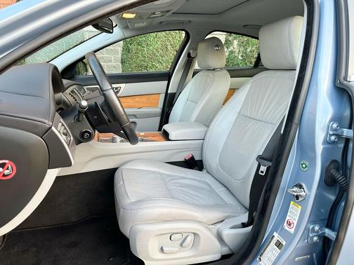 2011 Jaguar XF Supercharged