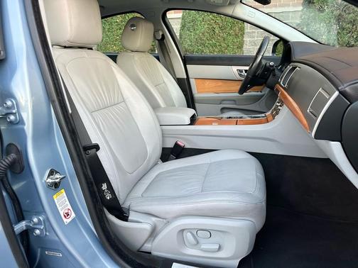 2011 Jaguar XF Supercharged