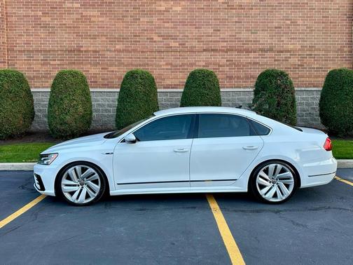 2017 Volkswagen Passat 1.8T R-Line w/Comfort
