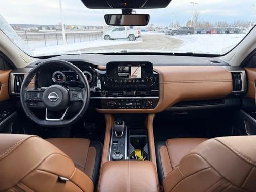 2024 Nissan Pathfinder Platinum