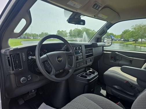 2024 Chevrolet Express 3500 LT