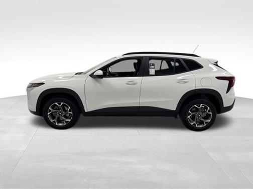 Summit White 2024 Chevrolet Trax LT