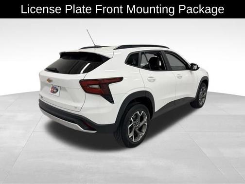 Summit White 2024 Chevrolet Trax LT