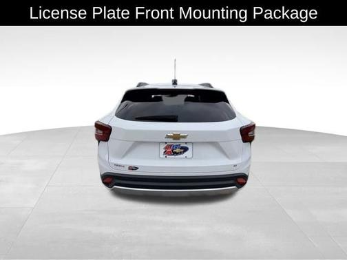 Summit White 2024 Chevrolet Trax LT