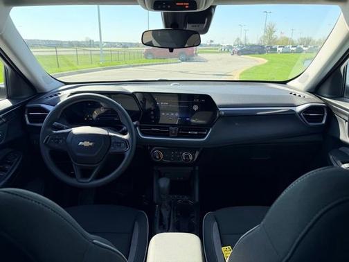 Summit White 2024 Chevrolet Trailblazer LT