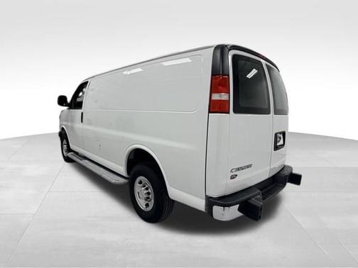 2024 Chevrolet Express 2500 1WT