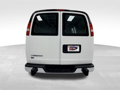 2024 Chevrolet Express 2500 1WT