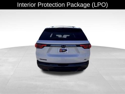 Iridescent Pearl Tricoat 2022 Chevrolet Traverse Premier
