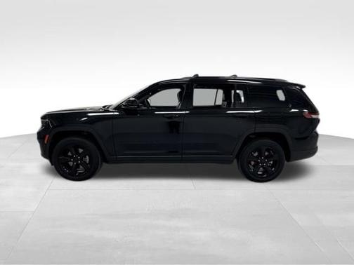 Diamond Black Crystal Pearlcoat 2023 Jeep Grand Cherokee L Altitude