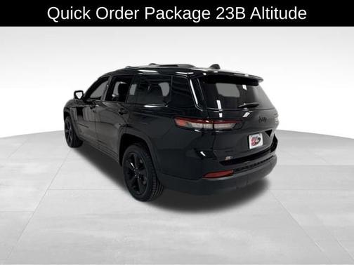 Diamond Black Crystal Pearlcoat 2023 Jeep Grand Cherokee L Altitude