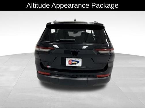 Diamond Black Crystal Pearlcoat 2023 Jeep Grand Cherokee L Altitude