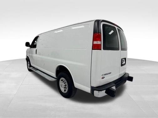 2024 Chevrolet Express 2500 1WT