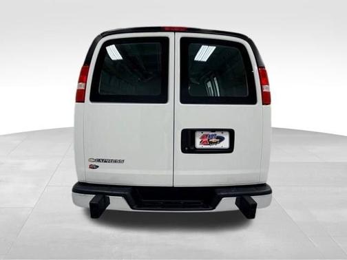 2024 Chevrolet Express 2500 1WT