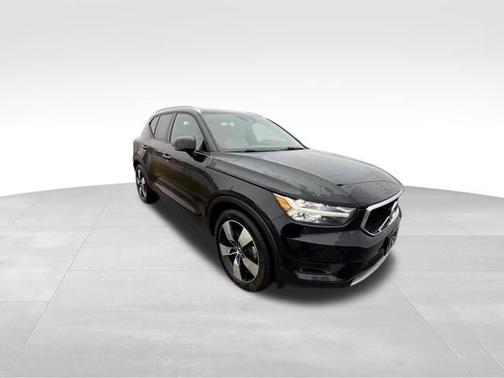 2020 Volvo XC40 T5 Momentum